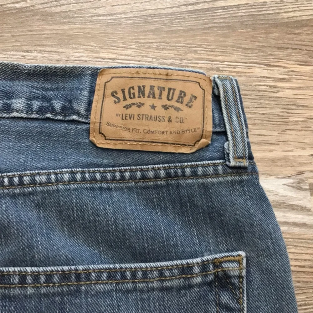 Signature Levi Strauss Cotton Straight Leg Medium Rinse Jeans 42x30